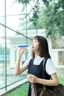在那夏天等待着